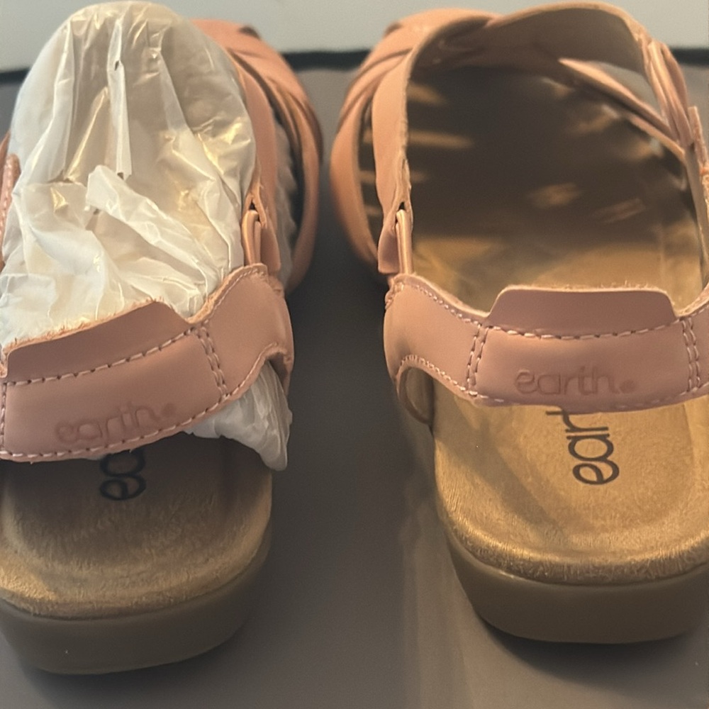 Earth Women's Blush Sandals size 8, wide‎ New inbox - Picture 4 of 5